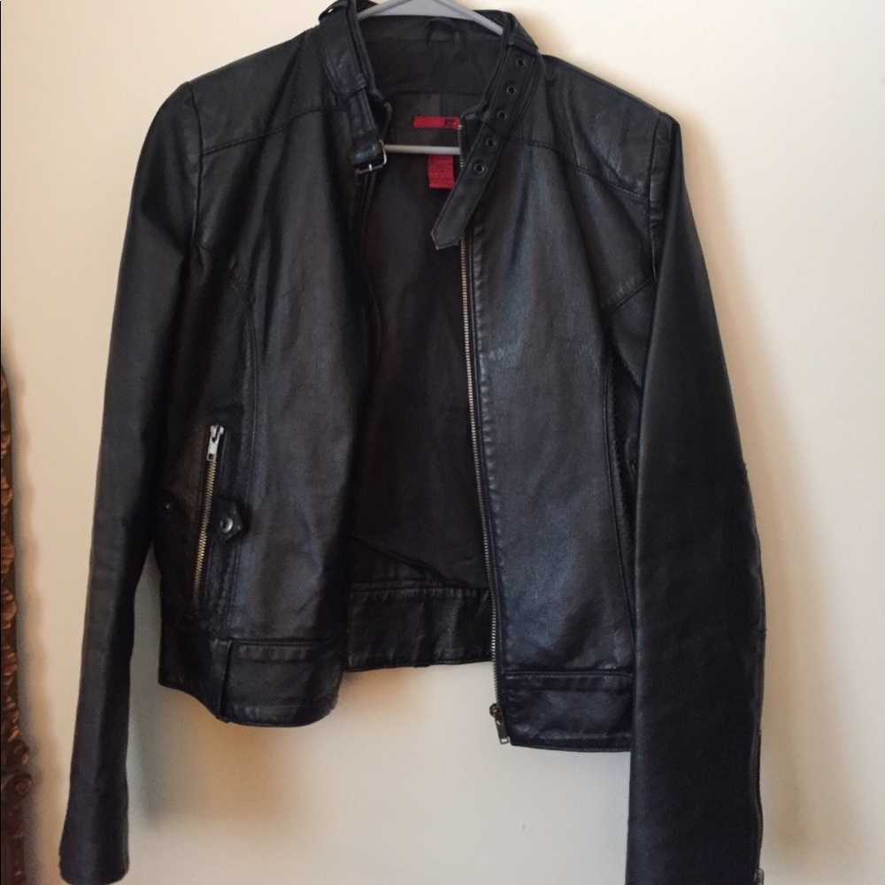 Great leather Moto jacket! Size medium